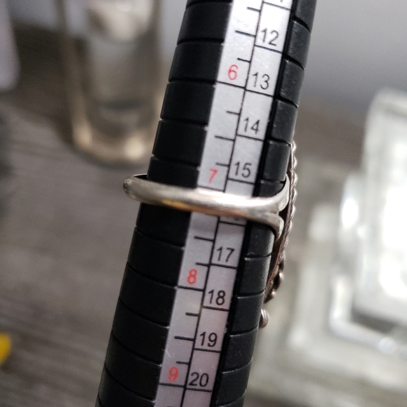 Sterling Silver and Onxy Native American Feather Design Ring - Picture 5 of 5